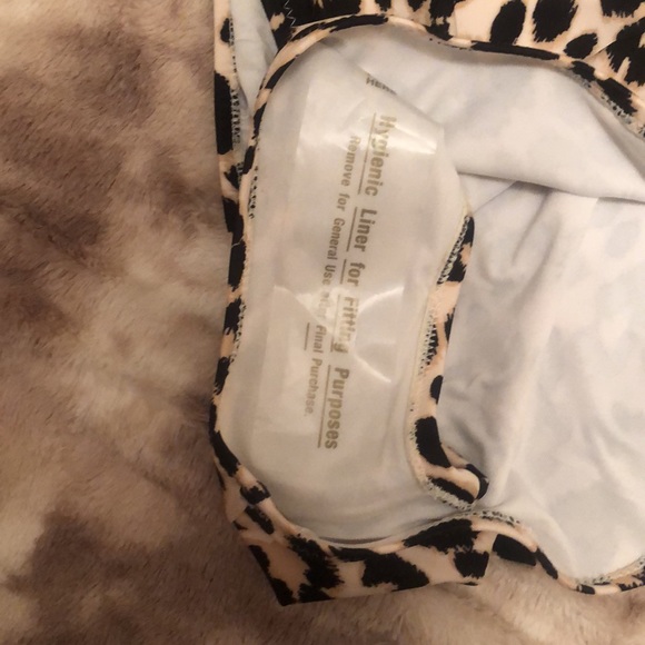 NWT Old Navy One Piece Swimsuit - Picture 6 of 8